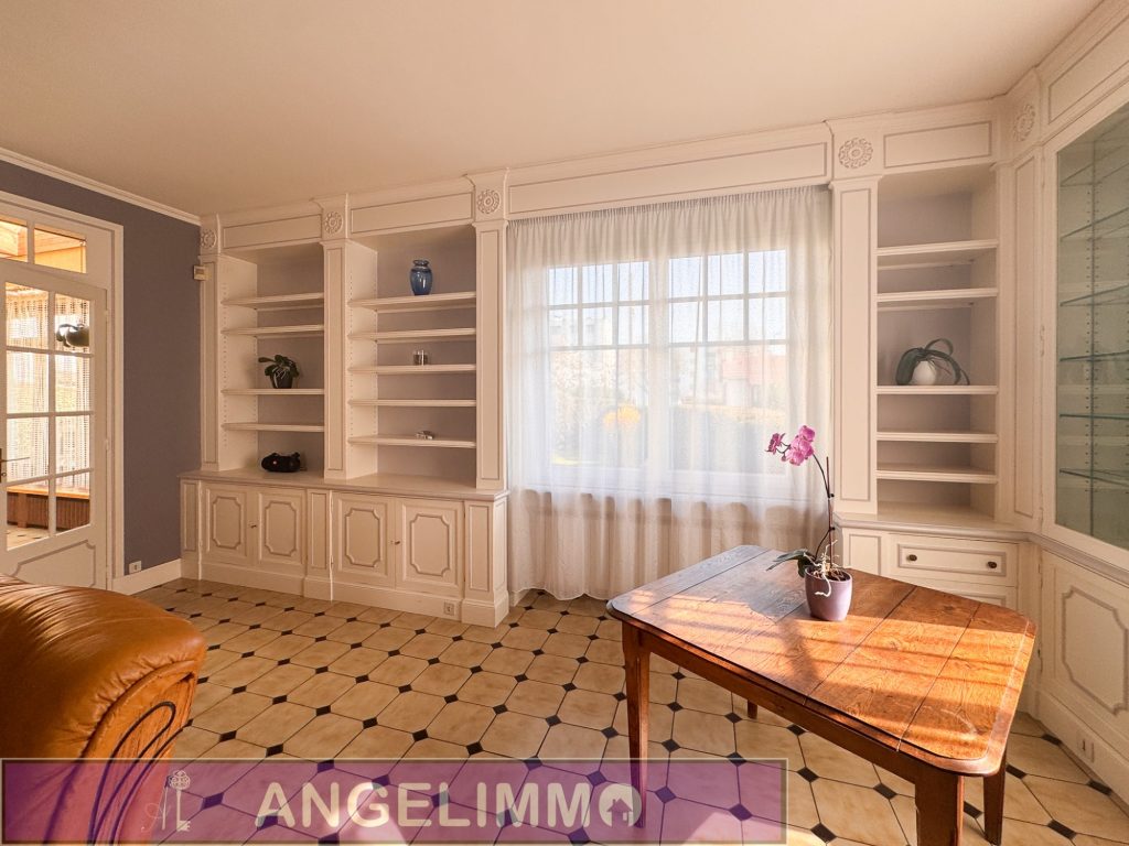 GRANDE MAISON À 2 PAS DE LA GARE-FRANCONVILLE